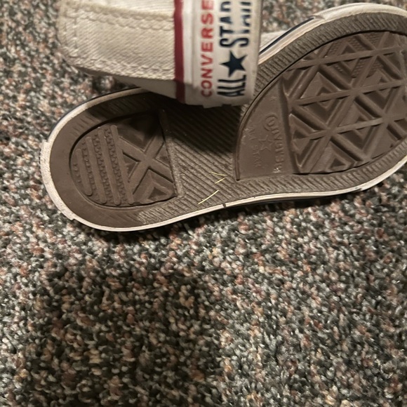 Children’s converse size 11. Preloved in good condition. - Picture 4 of 8